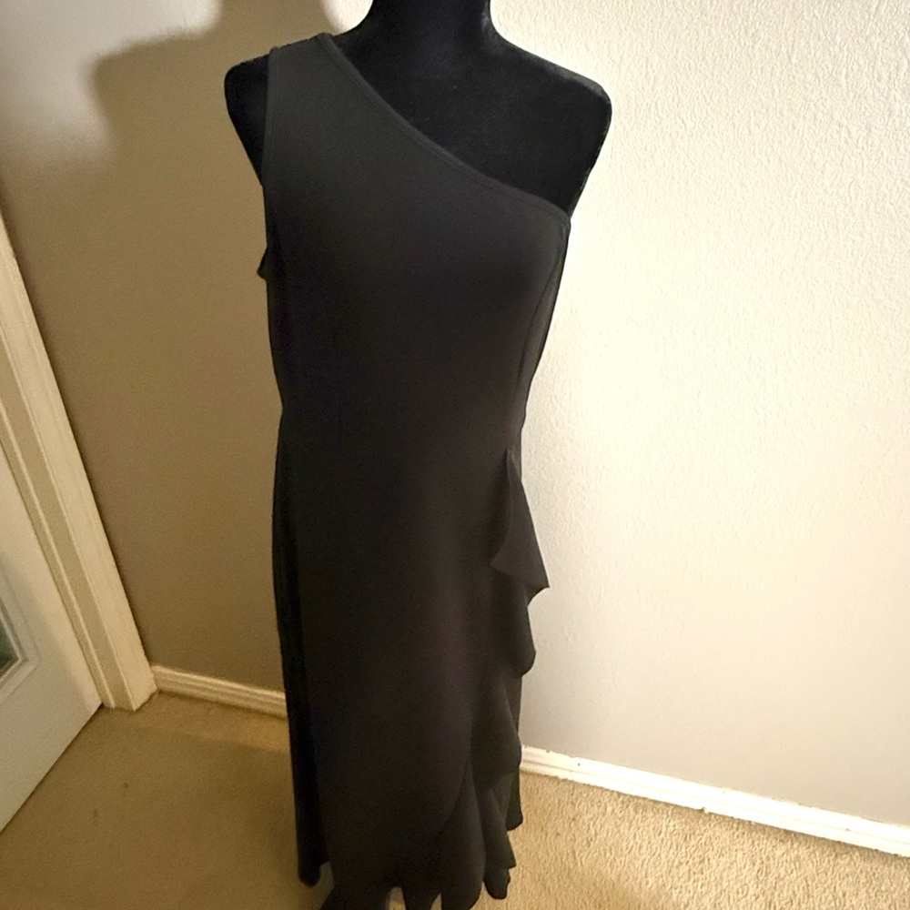 Elegant Black One-Shoulder Dress